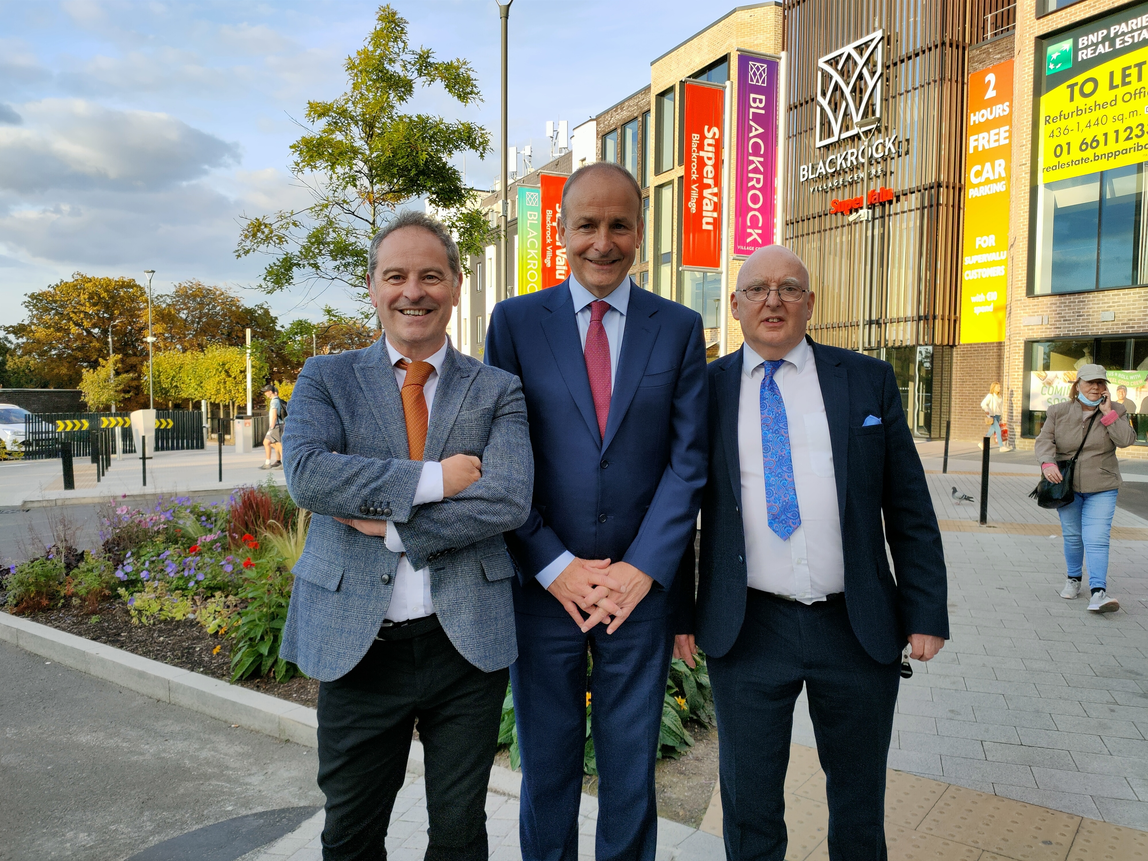 Special Visitor to Blackrock Village Centre An Taoiseach, Mr Micheál Martin T.D. managed to take time out of a busy schedule to pay a flash visit to Blackrock Village Centre and receive a warm welcome from Centre Manager Seamus Carroll and Michael Hayes of the centre management office.